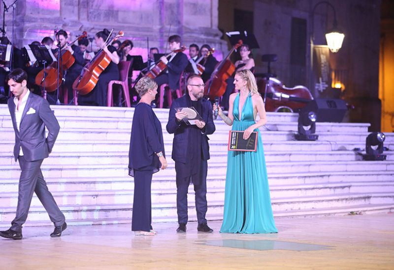 Sabrina Gallitto Titolare Del Premio Moda Consegna Riconoscimento Speciale Allo Stilista Nino Lettieri